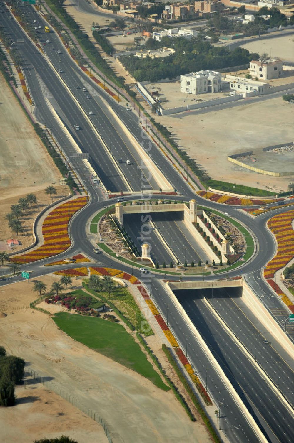 Aerial photograph Dubai - Blick auf eine Straßenüberführung an der Autobahnstrecke D73 / 2nd Za'abeel Road am Dubai Creek in Dubai.