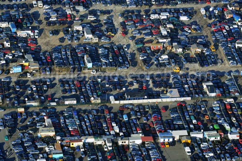 Aerial image Berlin - Car mart at the street Schnellerstrasse in the district Schoeneweide of Berlin