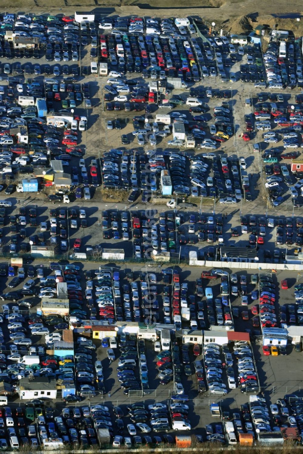 Aerial photograph Berlin - Car mart at the street Schnellerstrasse in the district Schoeneweide of Berlin