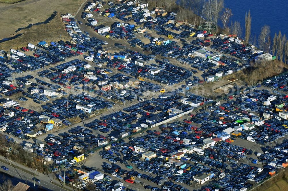 Berlin from the bird's eye view: Car mart at the street Schnellerstrasse in the district Schoeneweide of Berlin