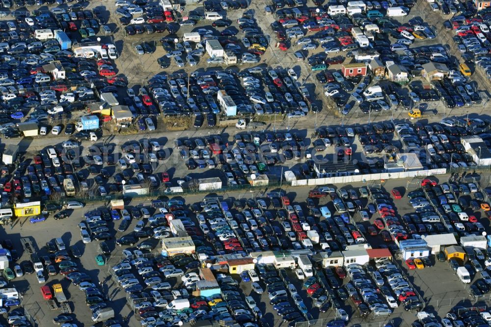 Aerial photograph Berlin - Car mart at the street Schnellerstrasse in the district Schoeneweide of Berlin