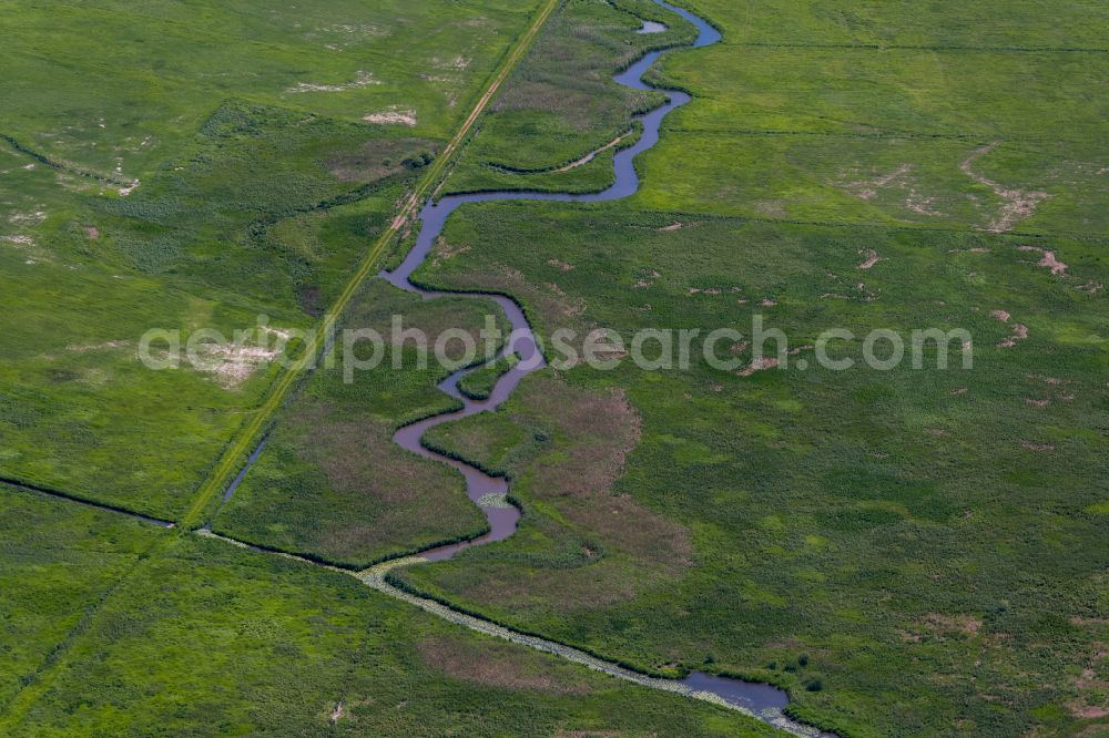 Aerial image Bremen - Riparian areas and flooded flood meadows due to a river bed leading to flood levels in the district Borgfeld in Bremen, Germany