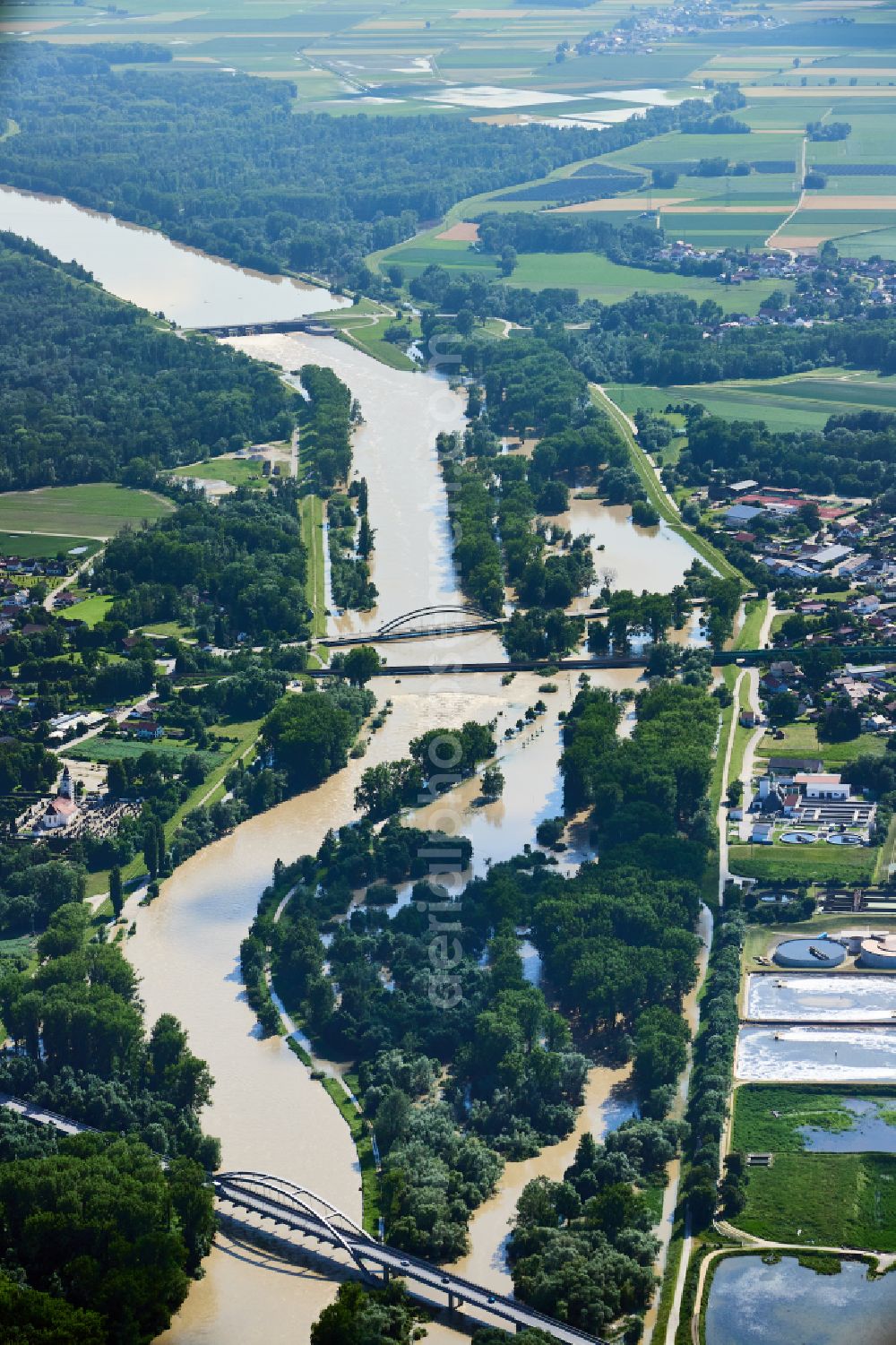 Aerial photograph Plattling - Riparian areas and flooded flood meadows due to a river bed leading to flood levels of the river Isar in Plattling in the state Bavaria, Germany