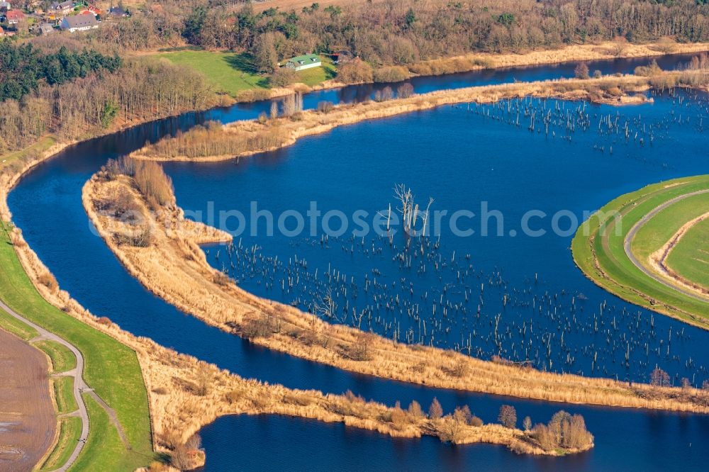 Aerial photograph Estorf - Riparian areas and flooded flood meadows due to a river bed leading to flood levels of Naturschutzgebiet Osteschleifen in Estorf in the state Lower Saxony, Germany