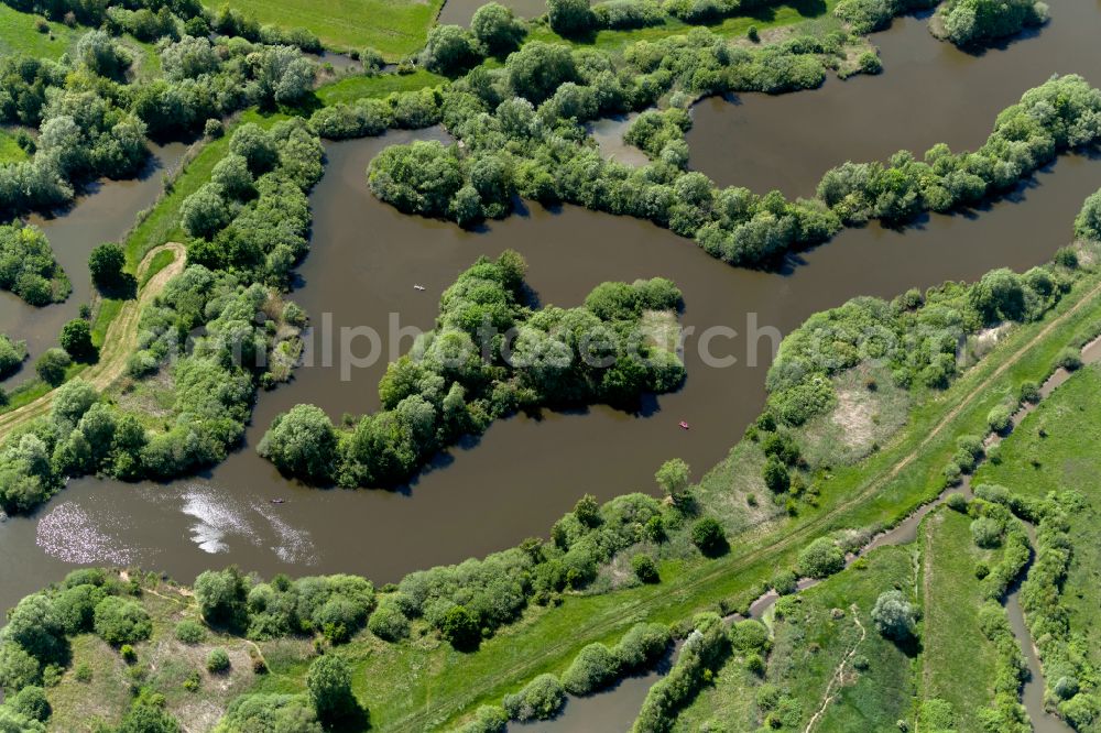 Aerial image Bremen - Riparian areas and flooded flood meadows due to a river bed leading to flood levels Ochtum on street Hoveweg (Mittelshuchting) in the district Mittelshuchting in Bremen, Germany