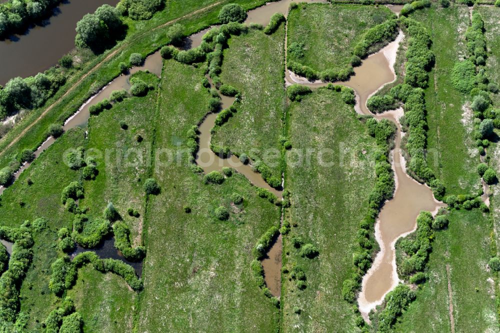 Aerial photograph Bremen - Riparian areas and flooded flood meadows due to a river bed leading to flood levels Ochtum on street Hoveweg (Mittelshuchting) in the district Mittelshuchting in Bremen, Germany