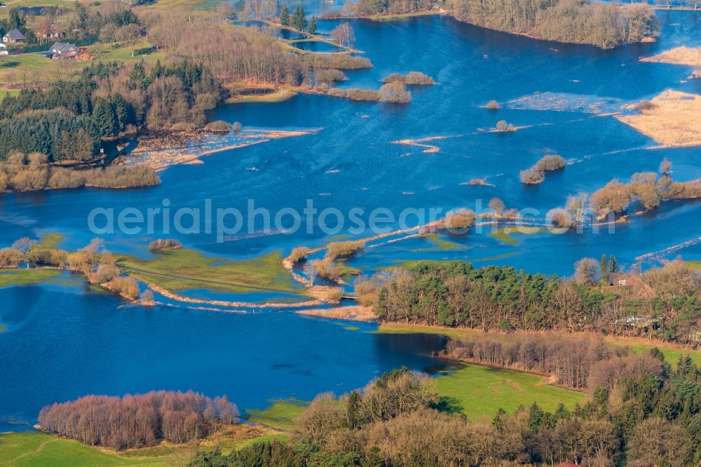 Bremervörde from the bird's eye view: Riparian areas and flooded flood meadows due to a river bed leading to flood levels of Oste in Bremervoerde in the state Lower Saxony, Germany