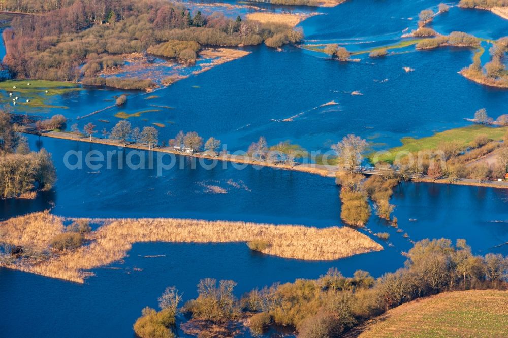 Aerial photograph Bremervörde - Riparian areas and flooded flood meadows due to a river bed leading to flood levels of Oste in Bremervoerde in the state Lower Saxony, Germany