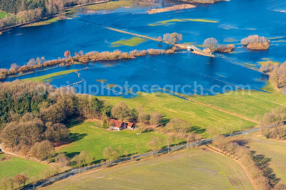 Aerial photograph Bremervörde - Riparian areas and flooded flood meadows due to a river bed leading to flood levels of Oste in Bremervoerde in the state Lower Saxony, Germany