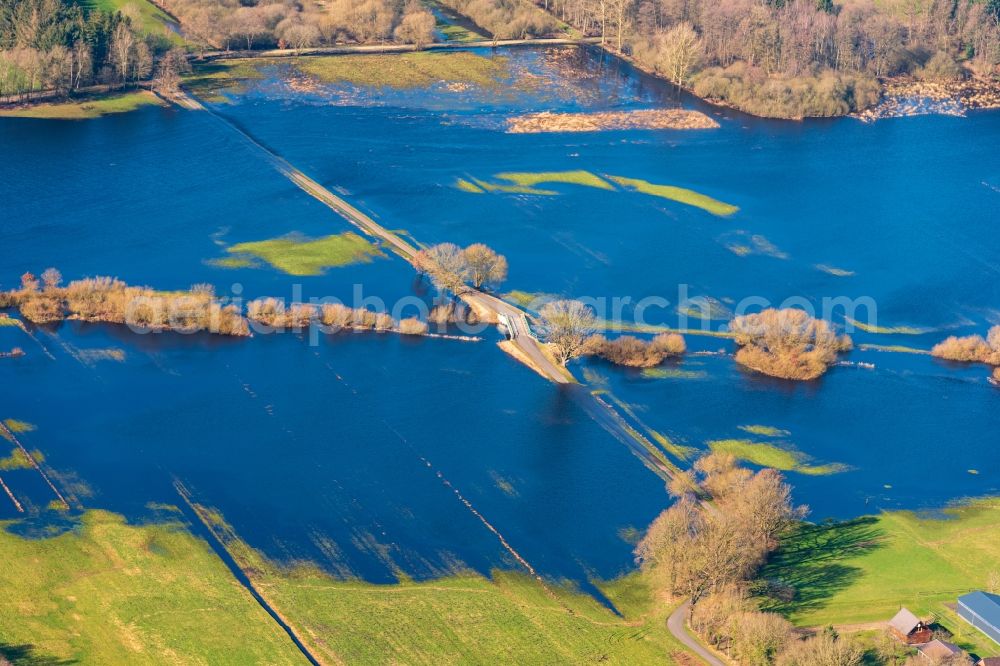 Bremervörde from the bird's eye view: Riparian areas and flooded flood meadows due to a river bed leading to flood levels of Oste in Bremervoerde in the state Lower Saxony, Germany