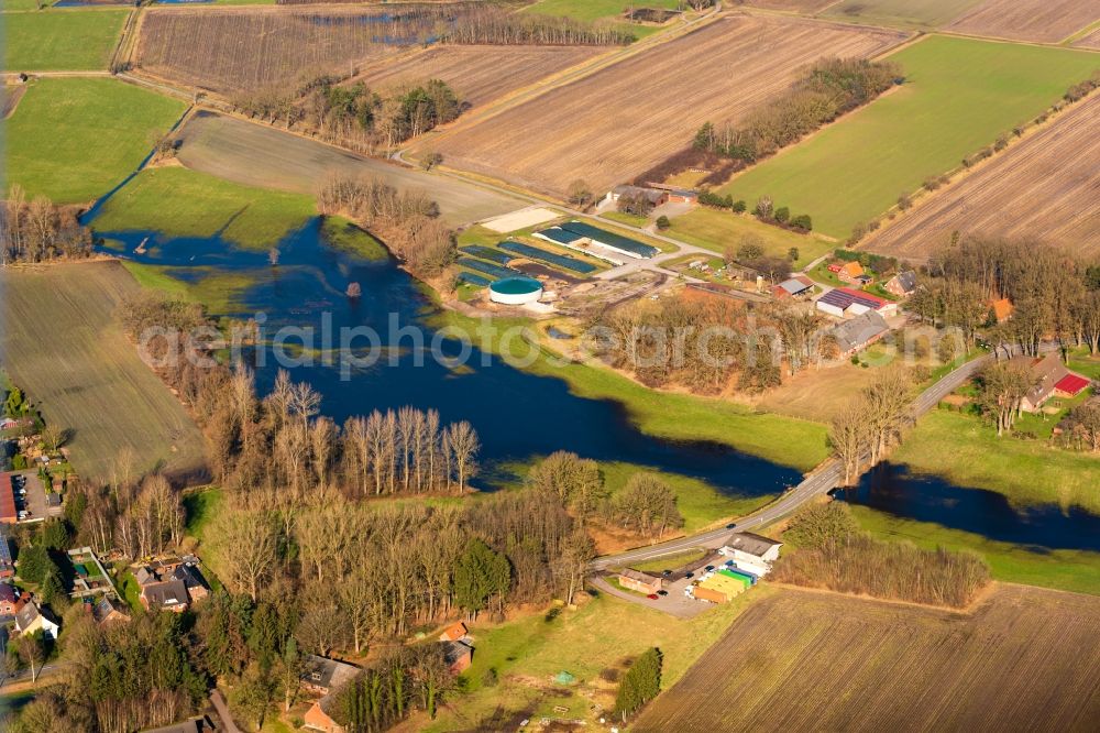 Bremervörde from the bird's eye view: Riparian areas and flooded flood meadows due to a river bed leading to flood levels of Oste in Bremervoerde in the state Lower Saxony, Germany