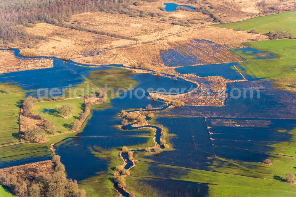 Aerial image Bremervörde - Riparian areas and flooded flood meadows due to a river bed leading to flood levels of Oste in Bremervoerde in the state Lower Saxony, Germany