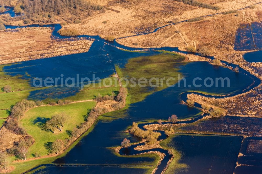 Bremervörde from the bird's eye view: Riparian areas and flooded flood meadows due to a river bed leading to flood levels of Oste in Bremervoerde in the state Lower Saxony, Germany