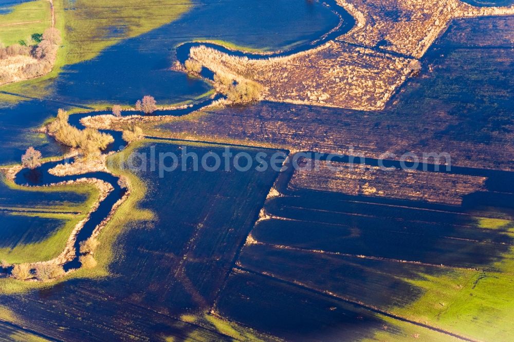 Aerial image Bremervörde - Riparian areas and flooded flood meadows due to a river bed leading to flood levels of Oste in Bremervoerde in the state Lower Saxony, Germany