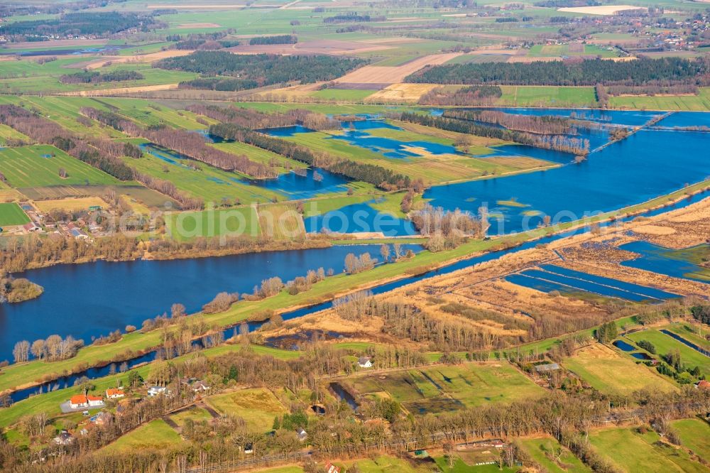 Bremervörde from the bird's eye view: Riparian areas and flooded flood meadows due to a river bed leading to flood levels of Oste in Bremervoerde in the state Lower Saxony, Germany