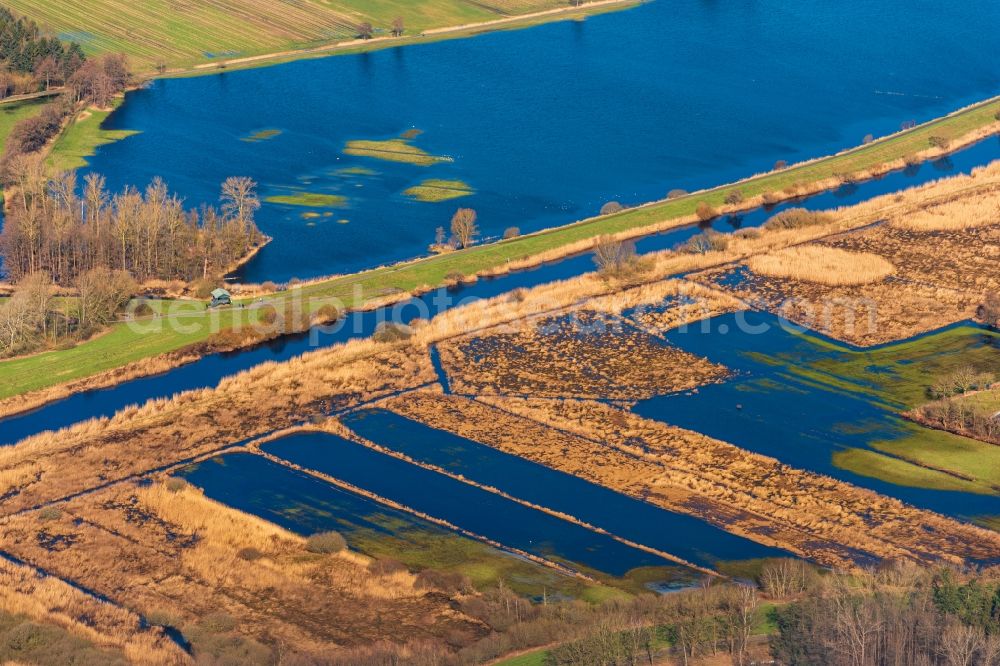 Aerial photograph Bremervörde - Riparian areas and flooded flood meadows due to a river bed leading to flood levels of Oste in Bremervoerde in the state Lower Saxony, Germany