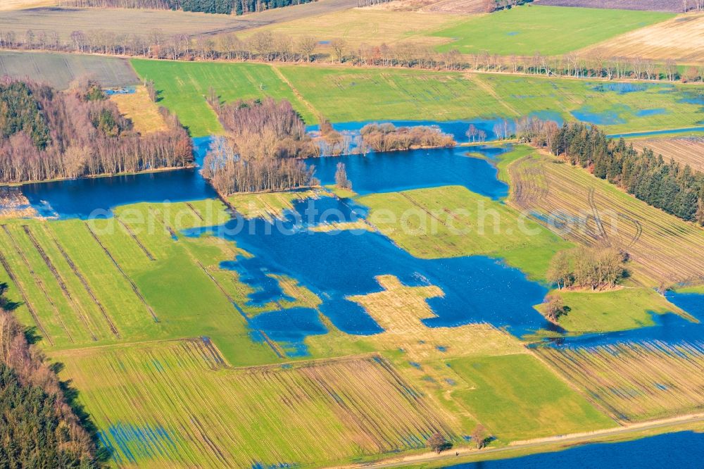 Bremervörde from the bird's eye view: Riparian areas and flooded flood meadows due to a river bed leading to flood levels of Oste in Bremervoerde in the state Lower Saxony, Germany