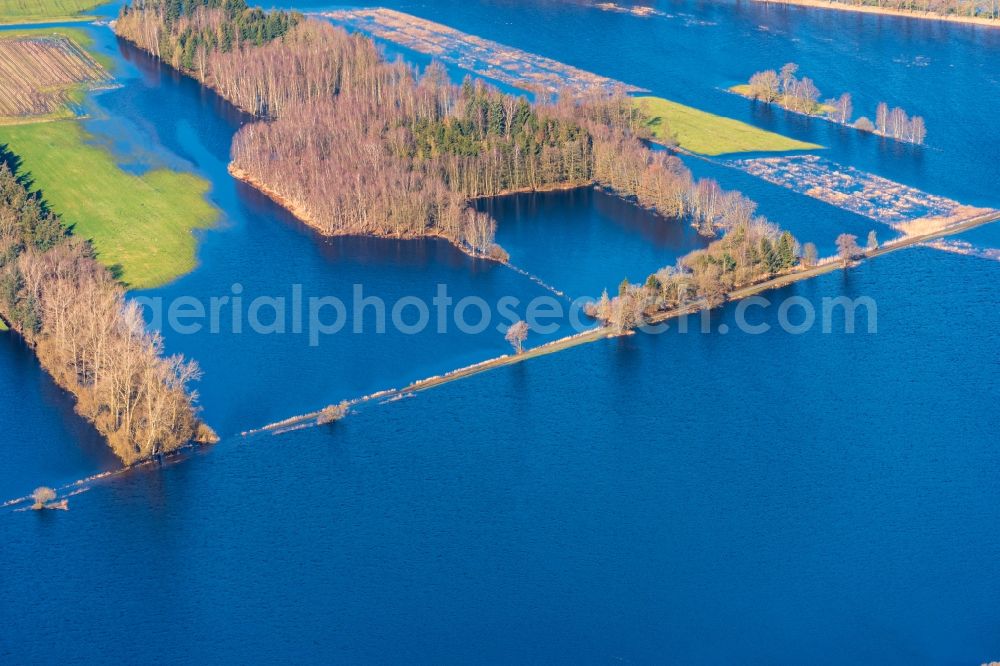 Aerial photograph Bremervörde - Riparian areas and flooded flood meadows due to a river bed leading to flood levels of Oste in Bremervoerde in the state Lower Saxony, Germany