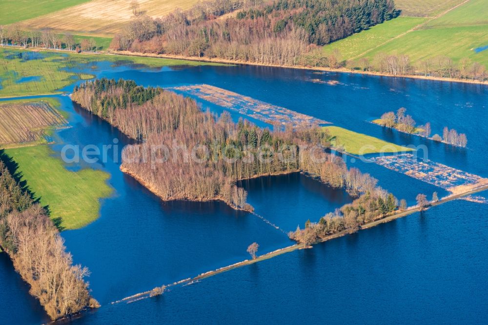 Bremervörde from the bird's eye view: Riparian areas and flooded flood meadows due to a river bed leading to flood levels of Oste in Bremervoerde in the state Lower Saxony, Germany