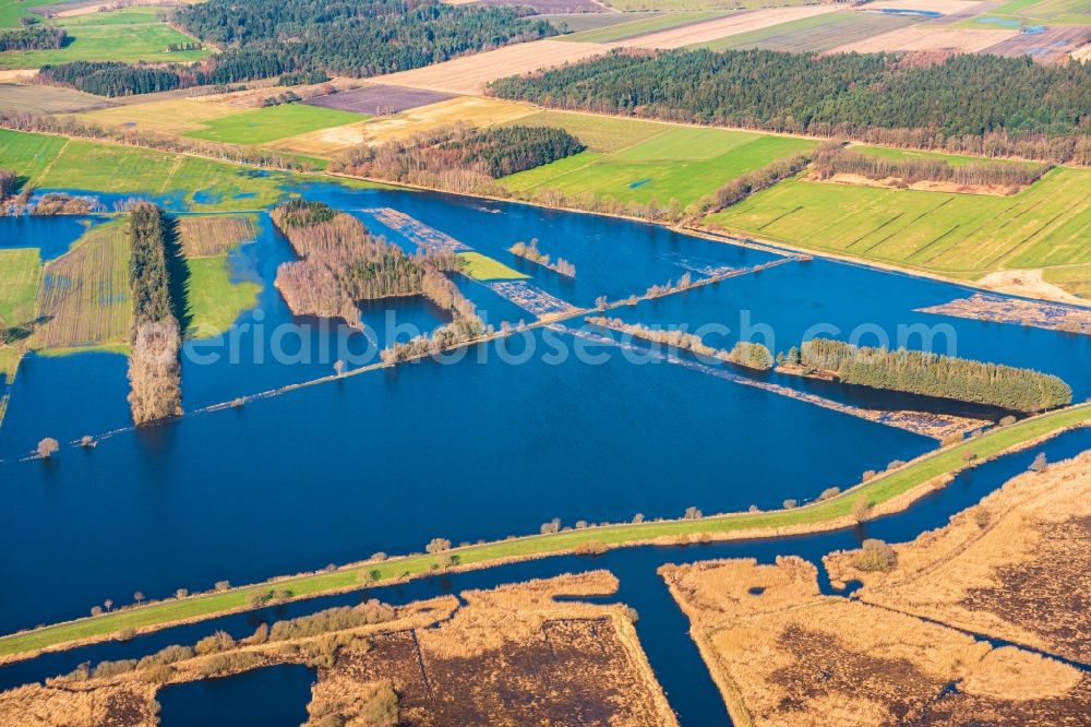 Aerial photograph Bremervörde - Riparian areas and flooded flood meadows due to a river bed leading to flood levels of Oste in Bremervoerde in the state Lower Saxony, Germany