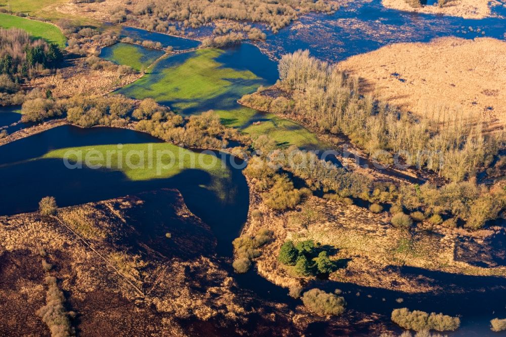 Aerial image Sandbostel - Riparian areas and flooded flood meadows due to a river bed leading to flood levels Oste in Sandbostel in the state Lower Saxony, Germany