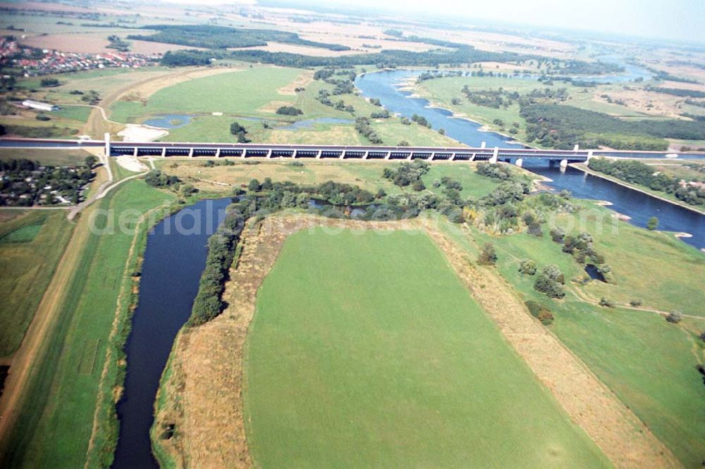 Aerial image Rothensee - Blick auf die Überflutungsflächen an der Kanalbrücke bei Rothensee / Hohenwarthe am Wasserstraßenkreuz Magdeburg.