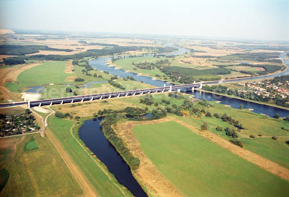 Aerial photograph Rothensee - Blick auf die Überflutungsflächen an der Kanalbrücke bei Rothensee / Hohenwarthe am Wasserstraßenkreuz Magdeburg.