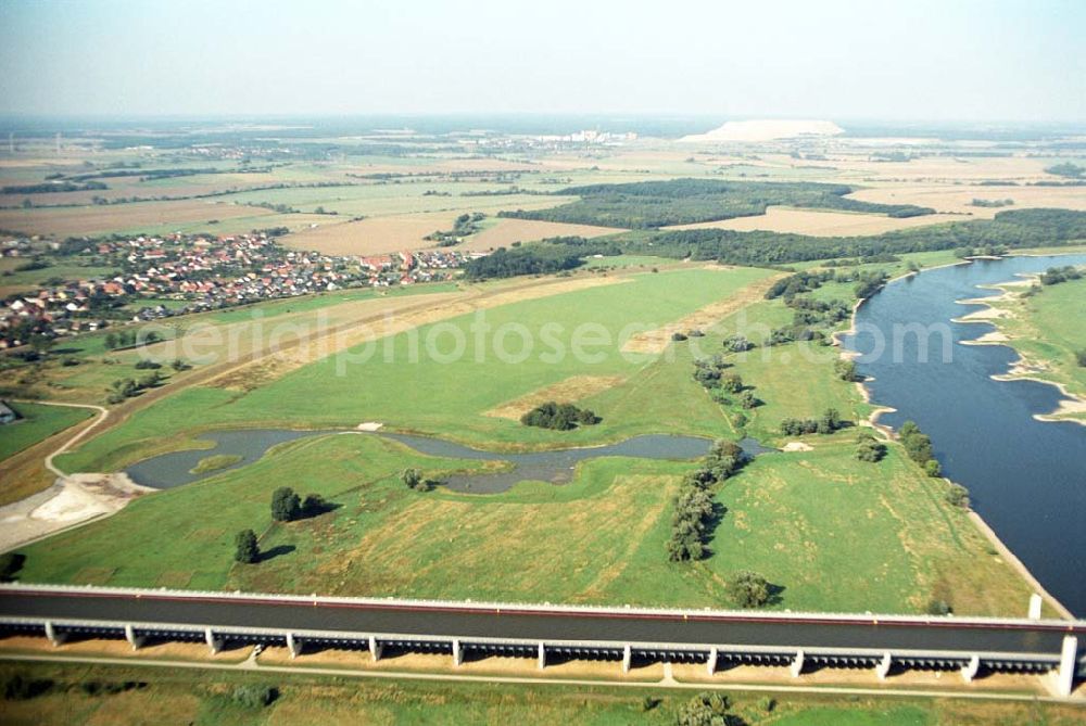 Rothensee from above - Blick auf die Überflutungsflächen an der Kanalbrücke bei Rothensee / Hohenwarthe am Wasserstraßenkreuz Magdeburg.