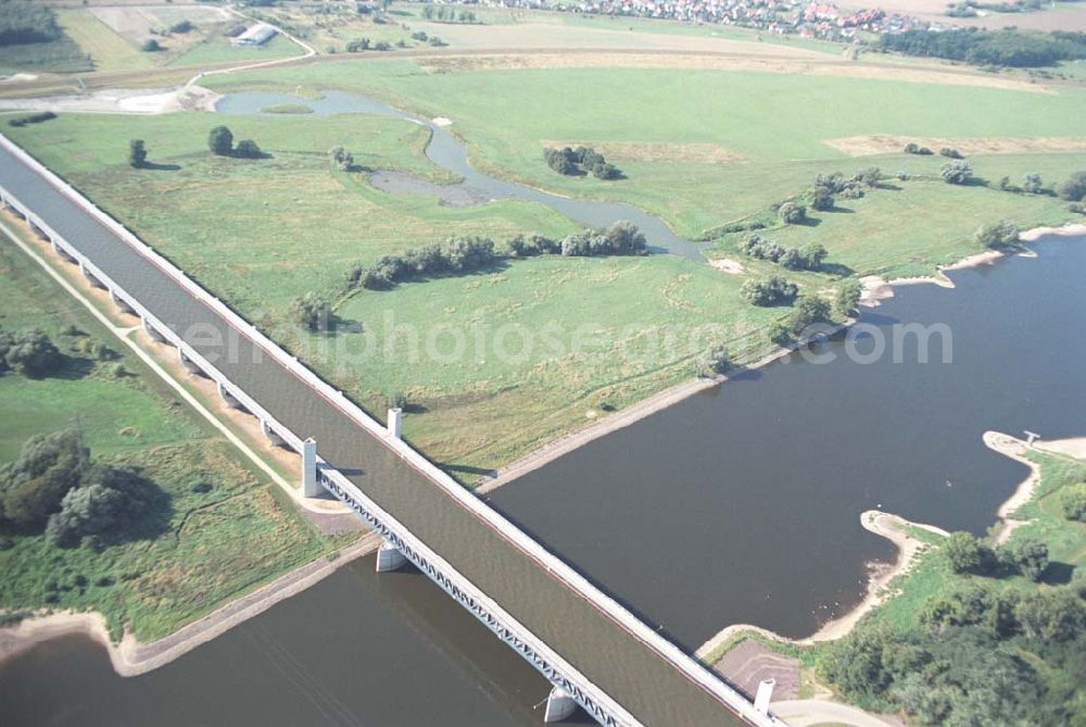 Rothensee from the bird's eye view: Blick auf die Überflutungsflächen an der Kanalbrücke bei Rothensee / Hohenwarthe am Wasserstraßenkreuz Magdeburg.