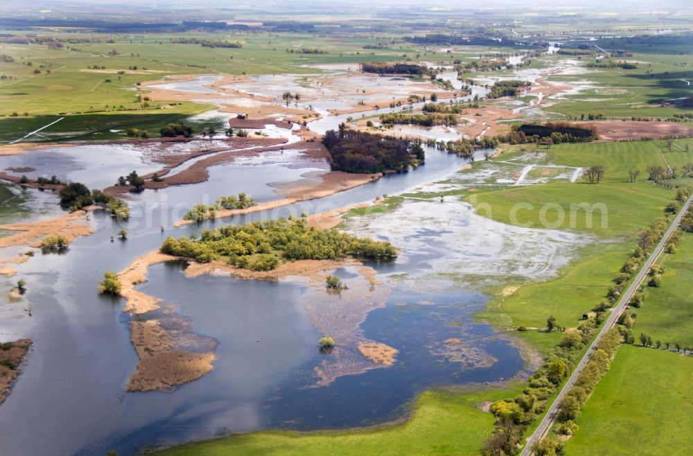 Hansestadt Havelberg from the bird's eye view: Curved loop of the riparian zones on the course of the river Havel in Hansestadt Havelberg in the state Saxony-Anhalt