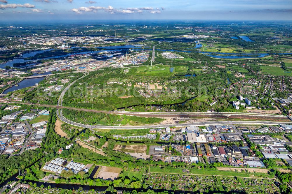 Aerial photograph Hamburg - Hills and mountain terrain of the dumped landfill Energieberg Georgswerder in the district Wilhelmsburg in Hamburg, Germany