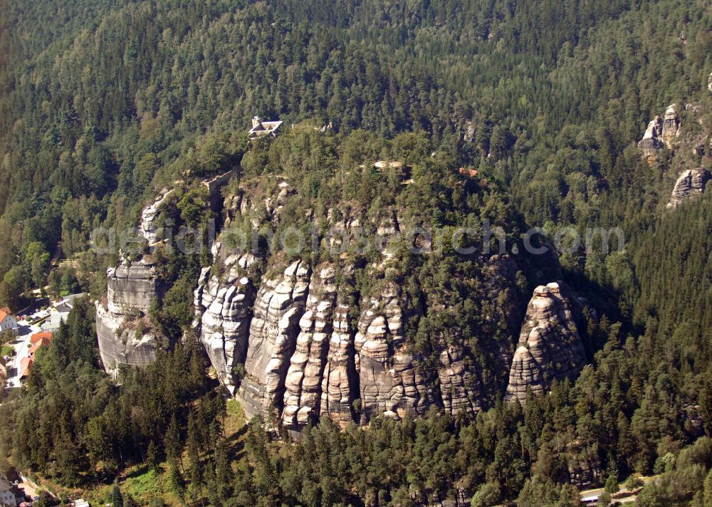 Oybin from above - Der Oybin ist ein Berg des Zittauer Gebirges (514 m) oberhalb des gleichnamigen Ortes mit den Ruinen der Burg Oybin, die Kaiser Karl IV. zu seinem Alterssitz ausbauen ließ, und eines Klosters der Cölestiner, das 1369 gegründet worden ist. Kontakt Burg und Kloster Oybin: Tel. +49(0)35844 73313, Email: info@burgundkloster-oybin.de