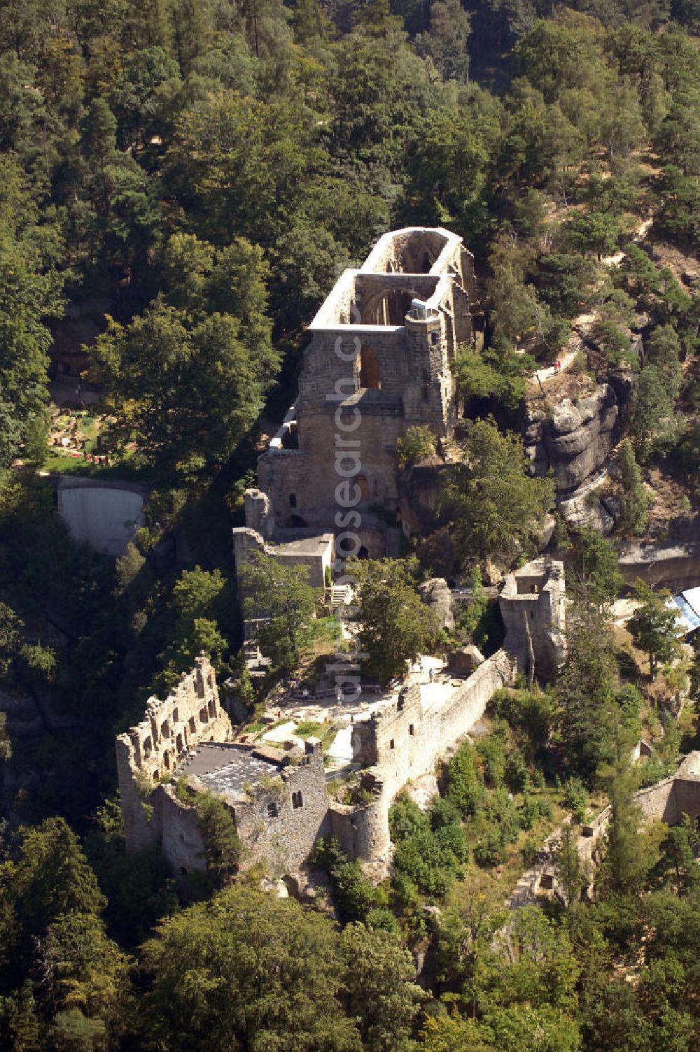 Oybin from the bird's eye view: Der Oybin ist ein Berg des Zittauer Gebirges (514 m) oberhalb des gleichnamigen Ortes mit den Ruinen der Burg Oybin, die Kaiser Karl IV. zu seinem Alterssitz ausbauen ließ, und eines Klosters der Cölestiner, das 1369 gegründet worden ist. Kontakt Burg und Kloster Oybin: Tel. +49(0)35844 73313, Email: info@burgundkloster-oybin.de