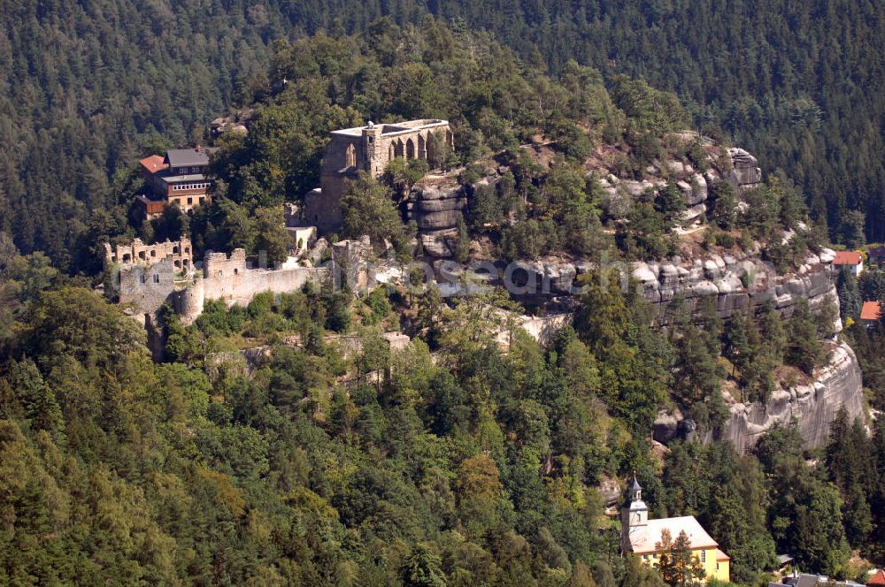 Aerial image Oybin - Der Oybin ist ein Berg des Zittauer Gebirges (514 m) oberhalb des gleichnamigen Ortes mit den Ruinen der Burg Oybin, die Kaiser Karl IV. zu seinem Alterssitz ausbauen ließ, und eines Klosters der Cölestiner, das 1369 gegründet worden ist. Kontakt Burg und Kloster Oybin: Tel. +49(0)35844 73313, Email: info@burgundkloster-oybin.de