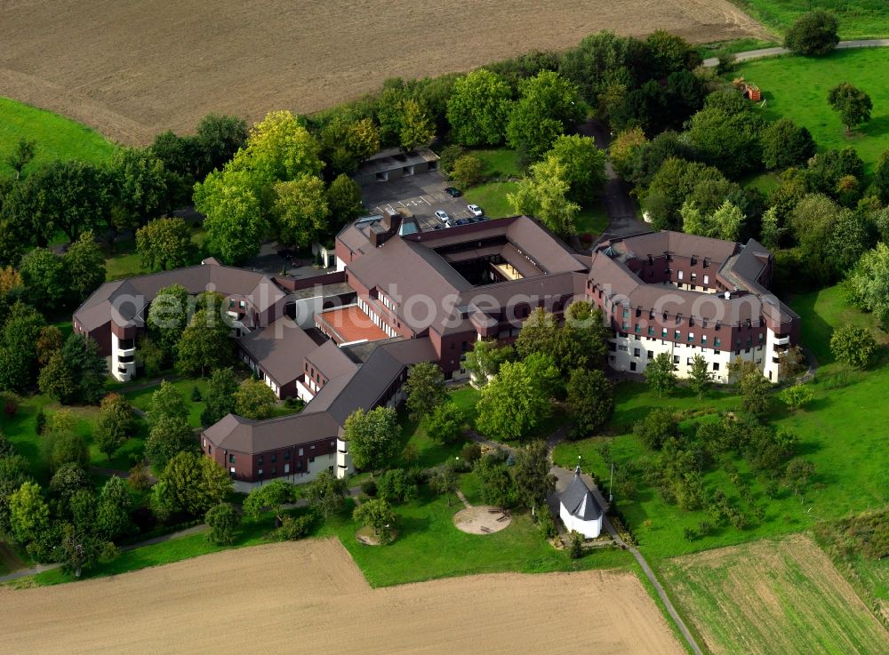 Vallendar from above - Schoenstatt Mountain in Vallendar in the state Rhineland-Palatinate. Several educational facilities and the church building of the Schoenstatt Movement are located on a hill in the North of Vallendar. The architectural important brown compound is surrounded by forest and woods