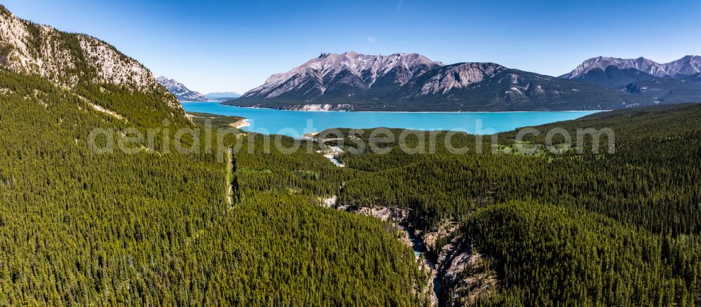 Cline River from the bird's eye view: Valley landscape surrounded by mountains on river course Cline River with Abraham Lake on street David Thompson Highway in Cline River in Alberta, Canada