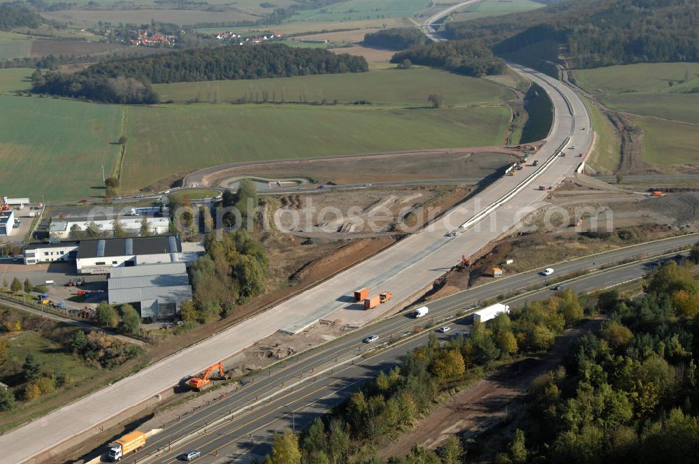 Eisenach from above - Blick auf die Baustelle des Übergang der alten A4 auf die neue A4 nahe der neuen Anschlussstelle Eisenach-West. Der Neubau ist Teil des Projekt Nordverlegung / Umfahrung Hörselberge der Autobahn E40 / A4 in Thüringen bei Eisenach. Durchgeführt werden die im Zuge dieses Projektes notwendigen Arbeiten unter an derem von den Mitarbeitern der Niederlassung Weimar der EUROVIA Verkehrsbau Union sowie der Niederlassungen Abbruch und Erdbau, Betonstraßenbau, Ingenieurbau und TECO Schallschutz der EUROVIA Beton sowie der DEGES.