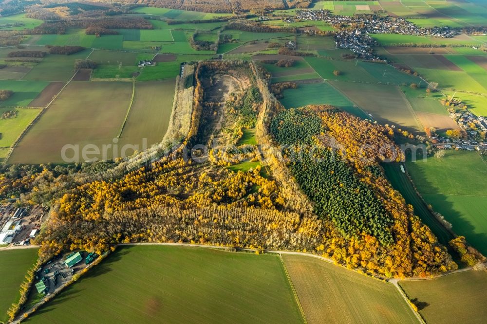 Aerial photograph Düren - Layers of a mining waste dump Berghalde Beythal in Dueren in the state North Rhine-Westphalia, Germany