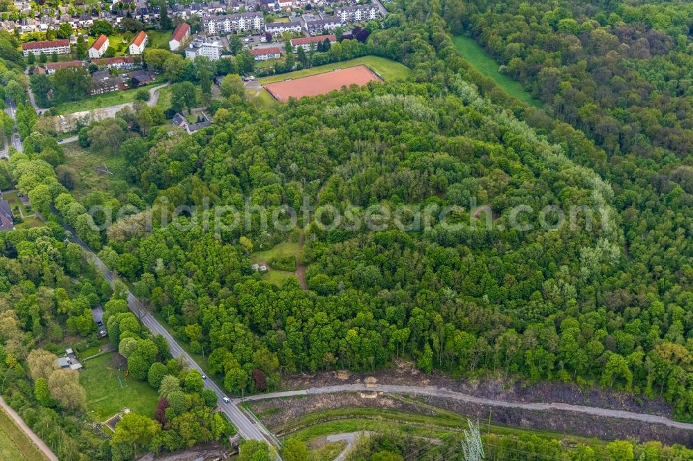 Aerial image Gladbeck - Layers of a mining waste dump of the Halde 19 along the Brauckstrasse in Gladbeck at Ruhrgebiet in the state North Rhine-Westphalia, Germany