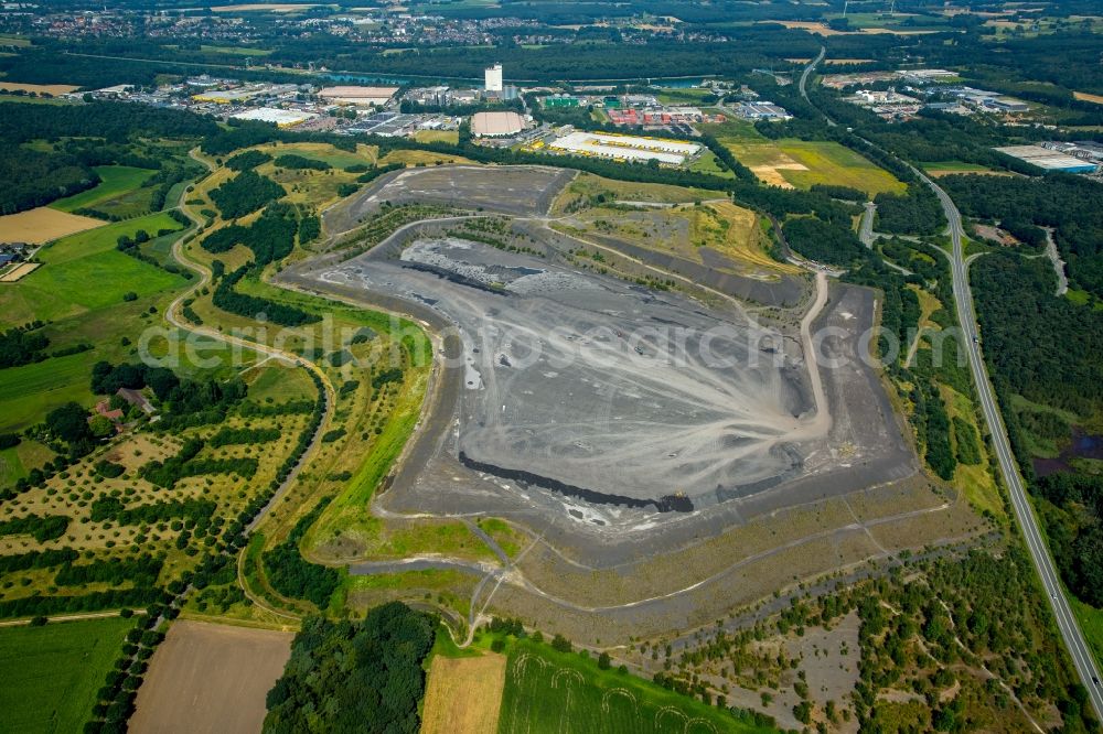 Aerial photograph Dorsten - Layers of a mining waste dump Coal mining in Dorsten in the state North Rhine-Westphalia