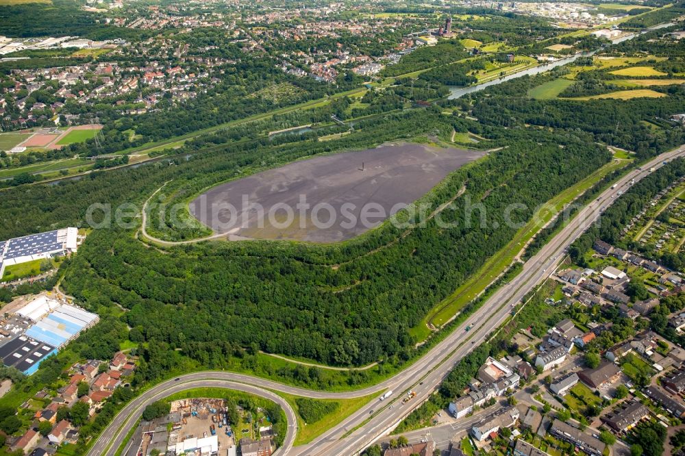 Aerial image Essen - Layers of a mining waste dump Schurenbachhalde Nordsternstrasse in Essen in the state North Rhine-Westphalia