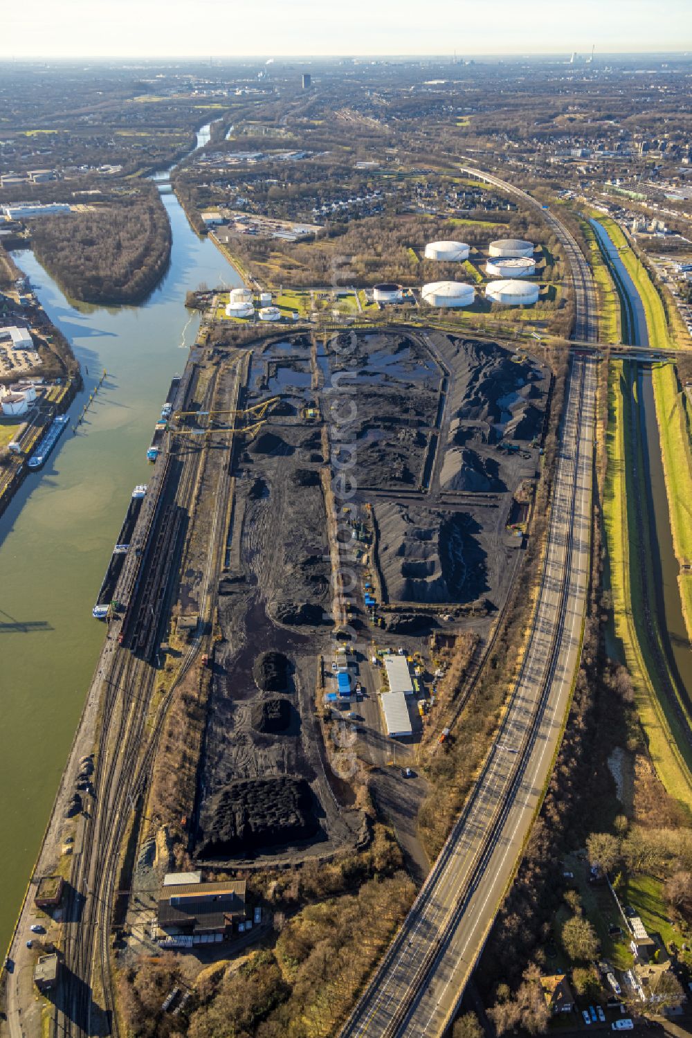 Aerial photograph Bottrop - Layers of a mining trunk at the Sturmshof in an industrial and commercial area with coal reserves in Bottrop in the state of North Rhine-Westphalia - NRW, Germany