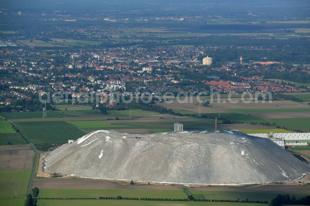 Sehnde from the bird's eye view: Site of the mining stockpile for potash and salt production Bergmannssegen, Schacht Hugo, in the district Ilten in Sehnde in the state Lower Saxony, Germany