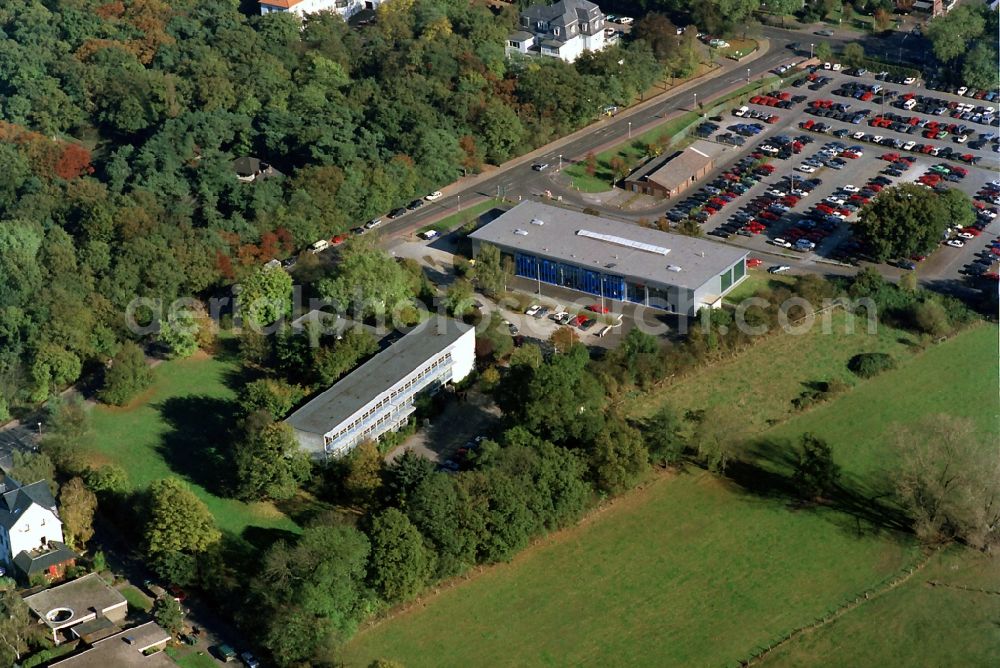 Kamp-Lintfort from the bird's eye view: Building the mountain vocational school on Bendsteg in Kamp-Lintfort in North Rhine-Westphalia