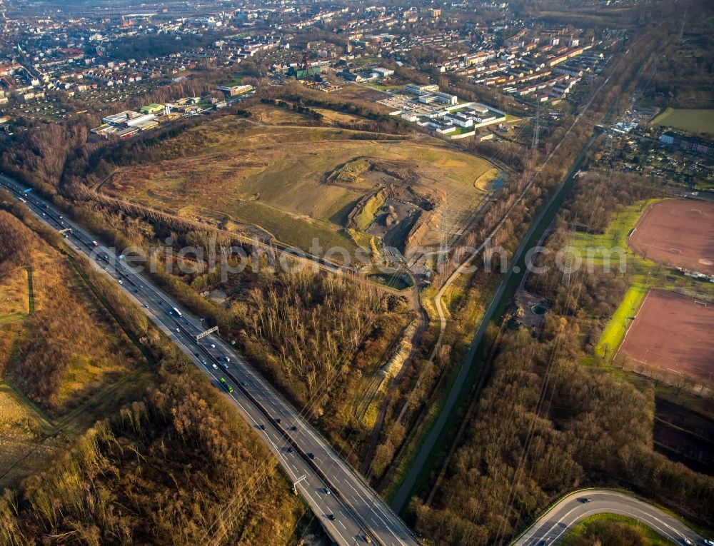 Aerial photograph Herne - The slag heap Pluto-Wilhelm at the motorway A 42 in the coal mining area in the district Herne Wanne-Eickel in North Rhine-Westphalia