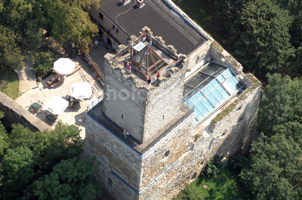 Aerial image Eckartsberga Eckartsberga Eckartsberga Eckartsberga - Strasse der Romanik: Blick auf den 22m hohen Bergfried und das Restaurant der Ruine. Die Eckartsburg liegt auf einem Bergrücken oberhalb der Kleinstadt Eckartsberga im Burgenlandkreis, am Südrand der Finnelandschaft im Naturpark Saale-Unstrut-Triasland, nahe der Landesgrenze Sachsen-Anhalts zu Thüringen. Homepage: