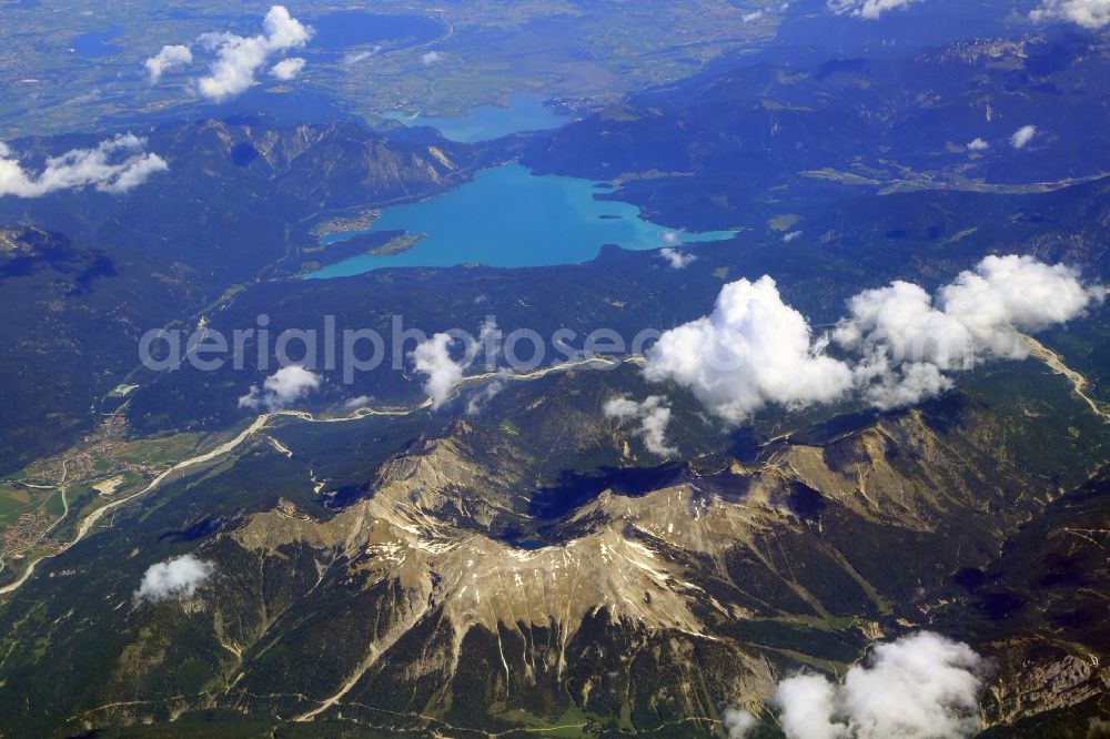 Aerial photograph Mittenwald - Landscape arround the Isar valley and mountain range of Karwendel with summit of Soiernspitze at Mittenwald in the state Bavaria, Germany. Looking to the lake Walchensee