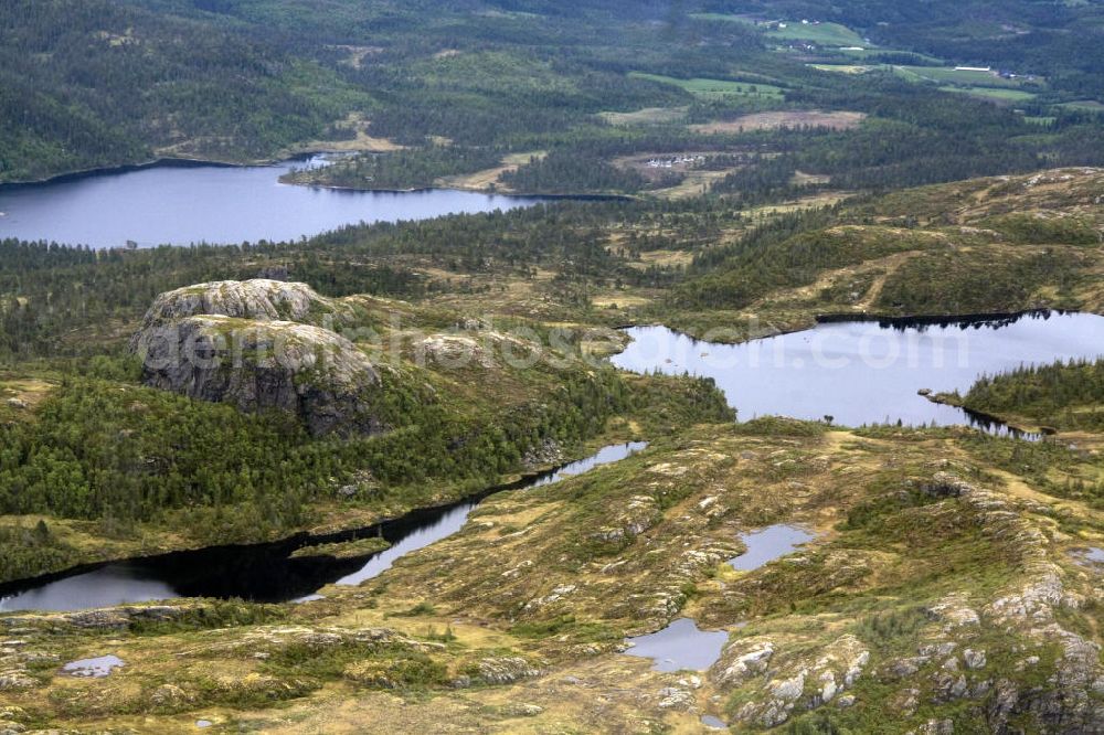 Bronnoy from above - Bergladschaft im mittleren Norwegen. Mountain landscape in the middle of Norway.