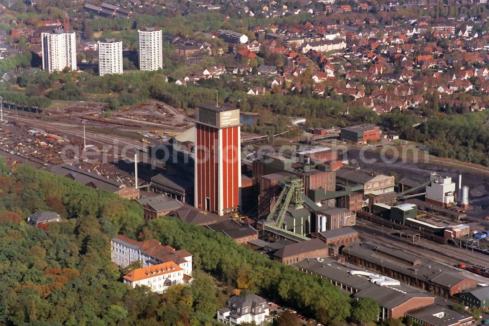 Kamp-Lintfort from the bird's eye view: Site of the mine West and large parts of the city Kamp-Lintfort in North Rhine-Westphalia