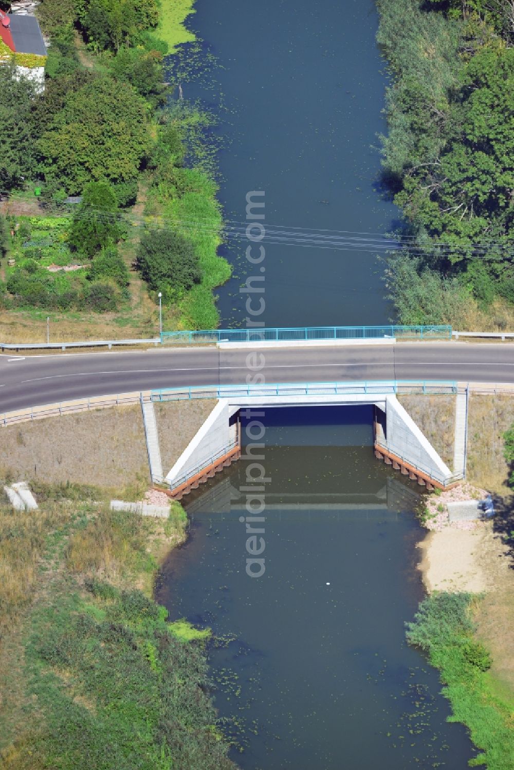 Bergzow from the bird's eye view: The Bergzow bridge over the Old Bergzow Canal in the state Saxony-Anhalt